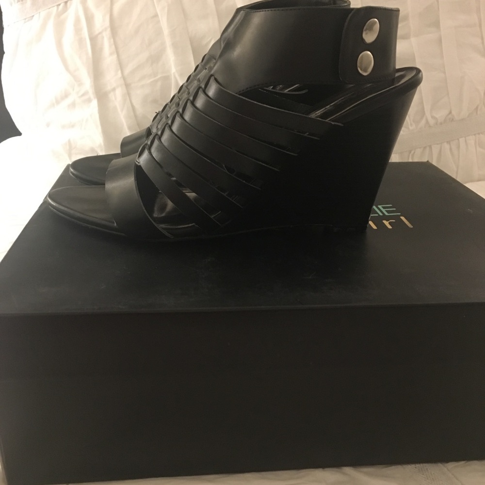 Kendall & Kylie by Madden Girl Black wedges size 8
